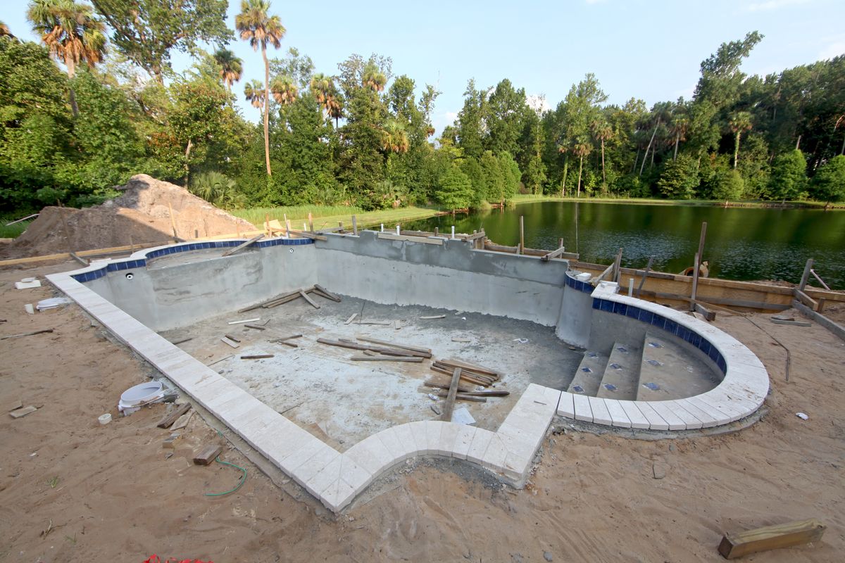 construction piscine béton.jpeg